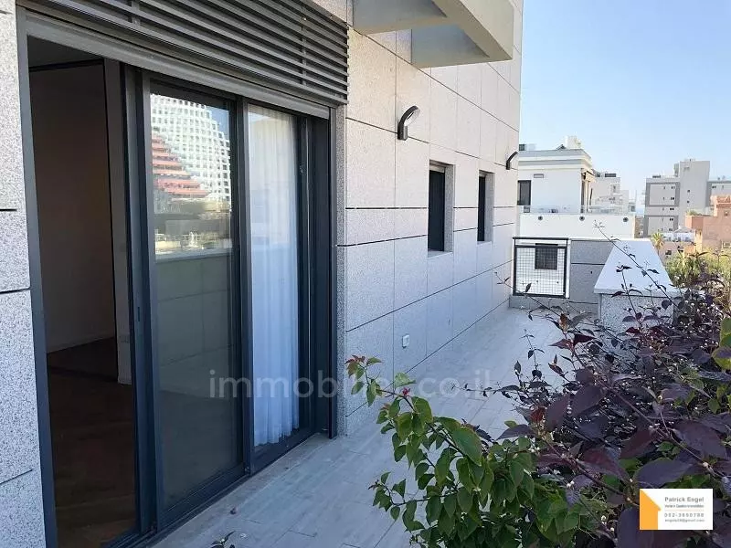 Penthouse 5 rooms Tel Aviv quarter of the sea 232-IBL-3249