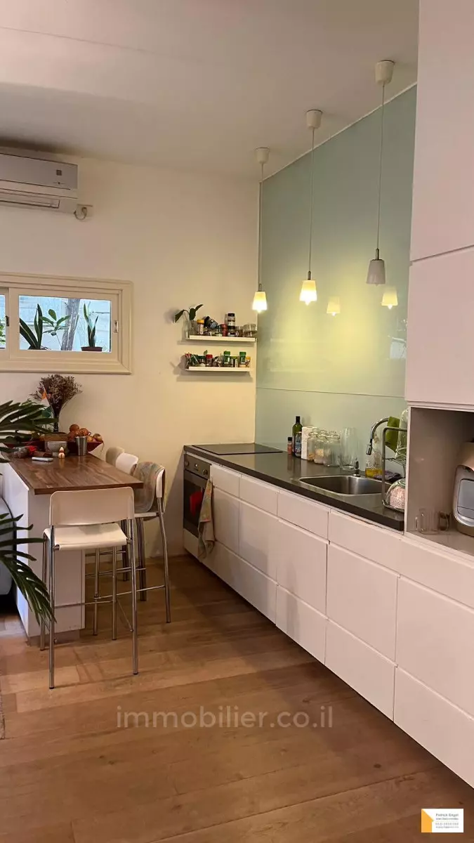 Ground floor 2.5 rooms Tel Aviv quarter of the sea 232-IBL-3644