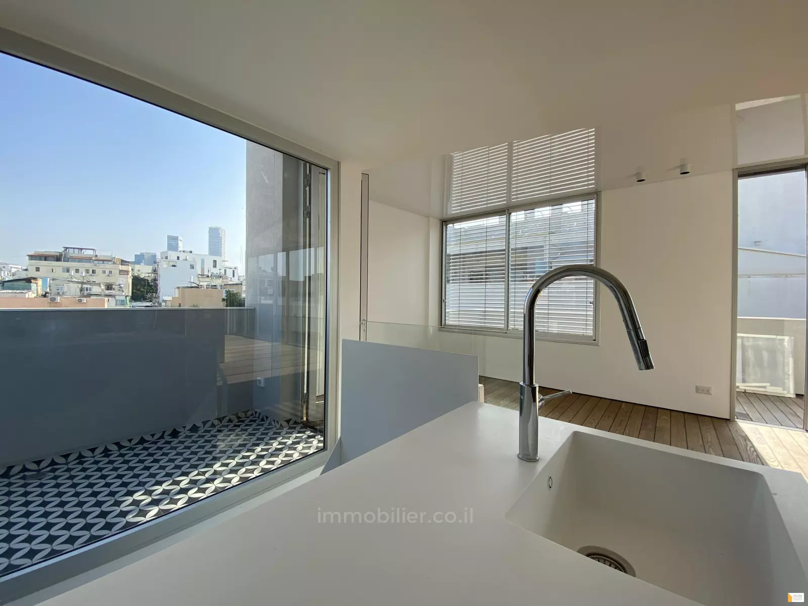 Penthouse 4 rooms Tel Aviv Kerem Hatemanim 232-IBL-3752