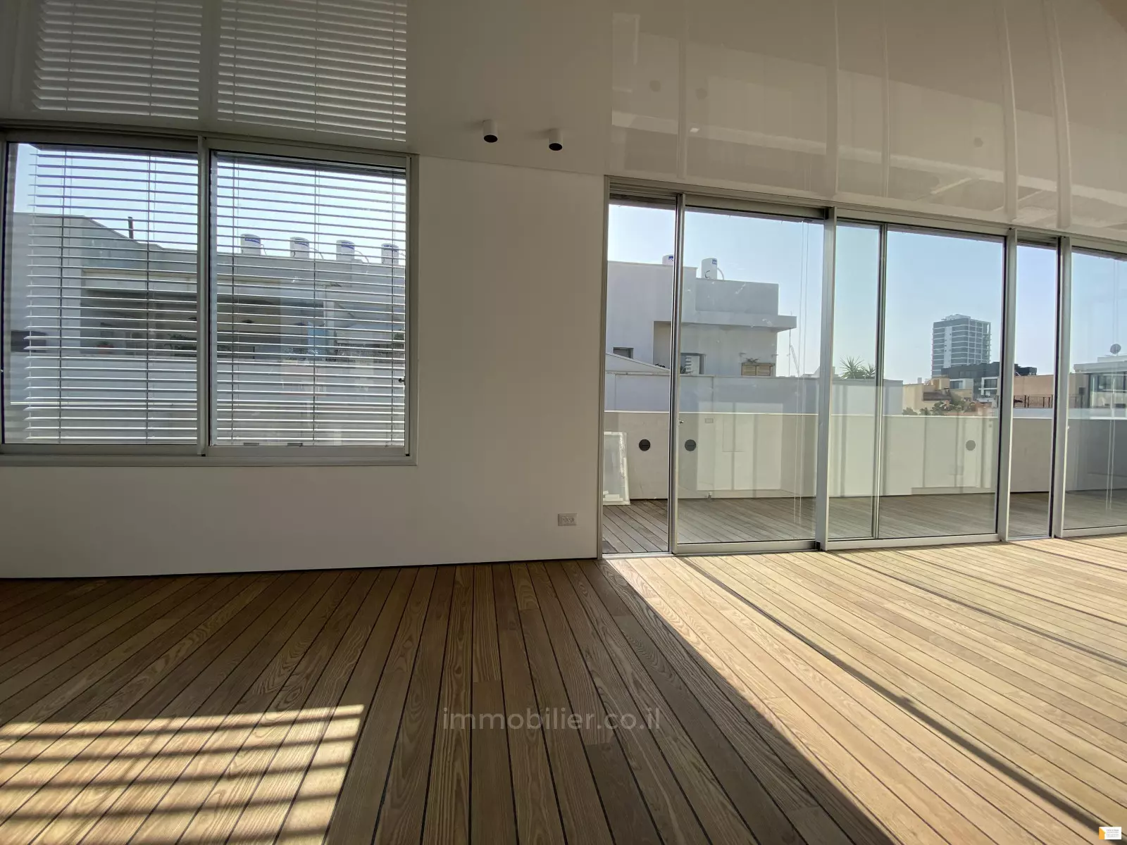 Penthouse 4 rooms Tel Aviv Kerem Hatemanim 232-IBL-3752