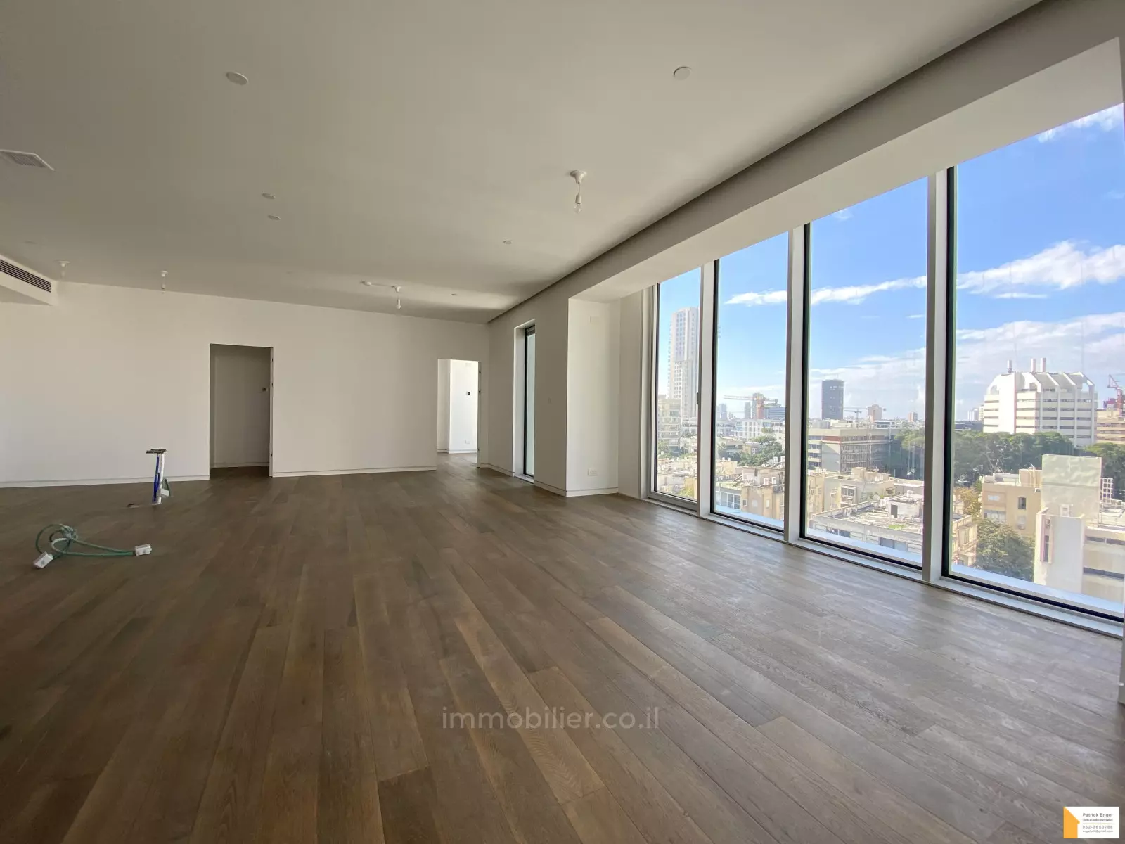 Penthouse 5 rooms Tel Aviv Kikar Hamedina 232-IBL-3757