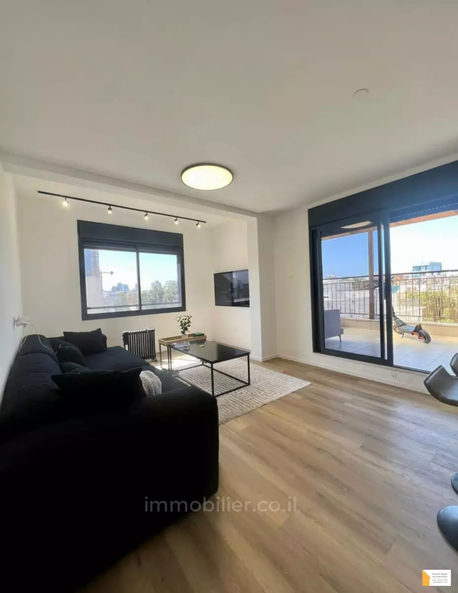 Penthouse 2 rooms Tel Aviv Bazel 232-IBL-3774