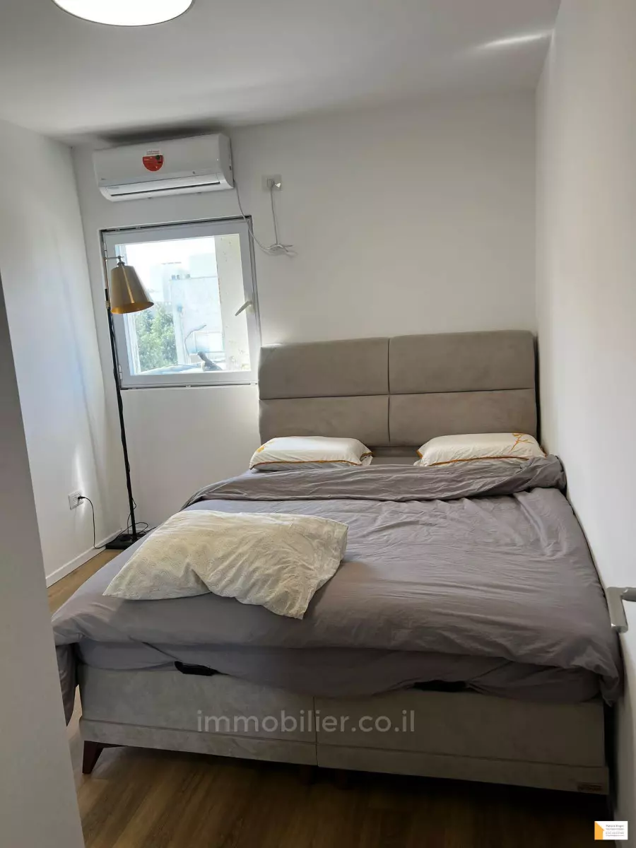 Penthouse 2 rooms Tel Aviv Bazel 232-IBL-3774