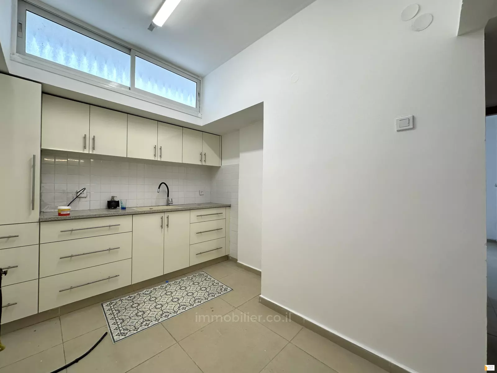 Villa 2.5 rooms Tel Aviv City center 232-IBL-3803