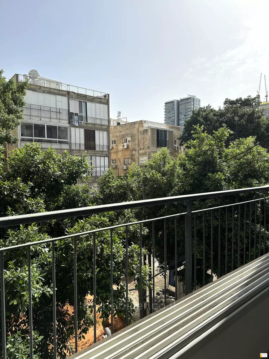 Villa 2.5 rooms Tel Aviv City center 232-IBL-3803