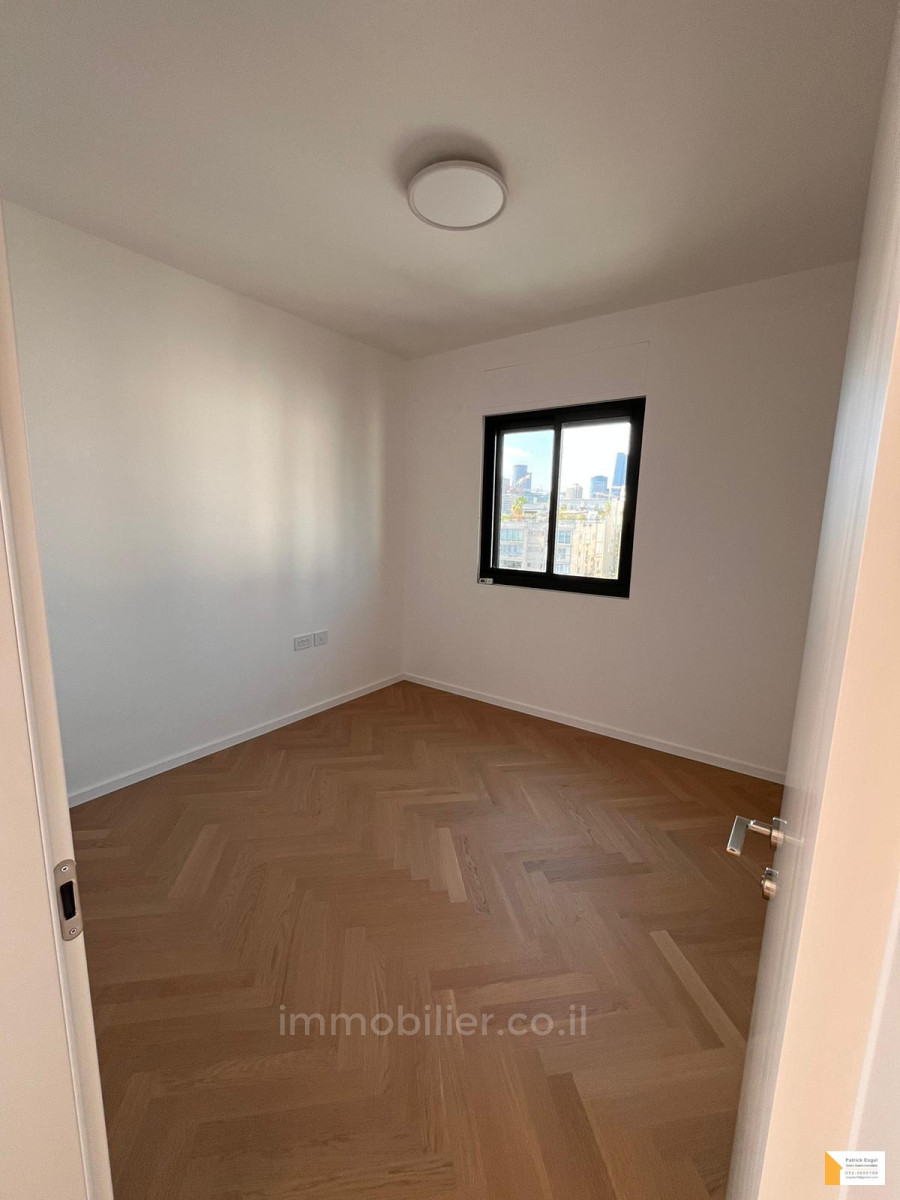 Apartment 4 Rooms Tel Aviv City center 232-IBL-3827