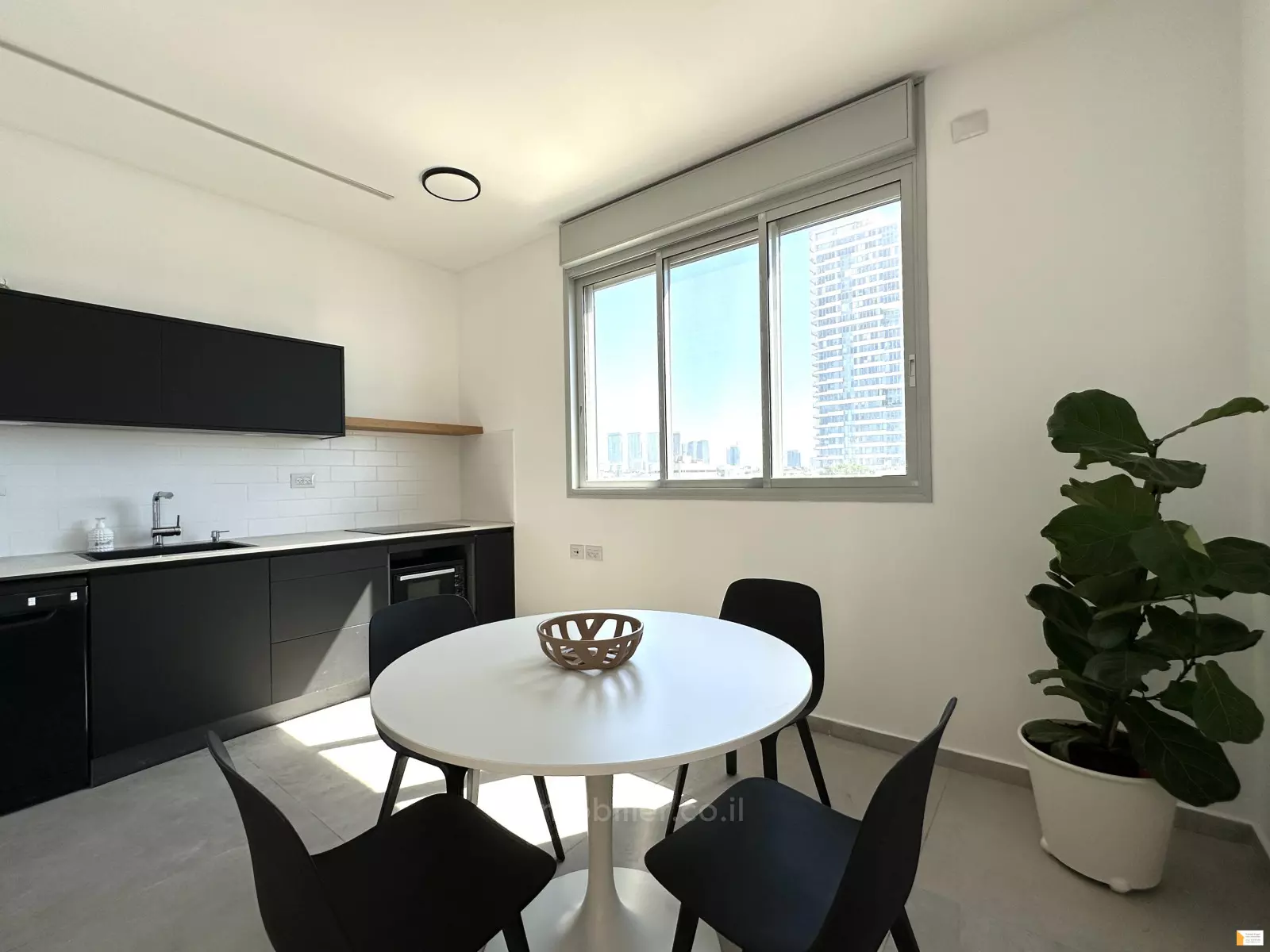 Apartment 3 rooms Tel Aviv Dizengof 232-IBL-3845