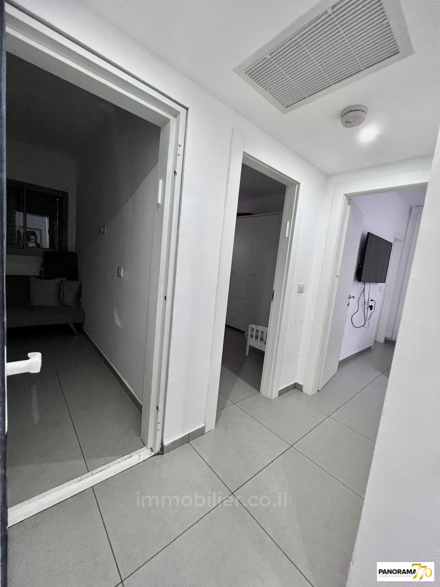 Apartment 4 Rooms Netivot Maarav 233-IBL-1357