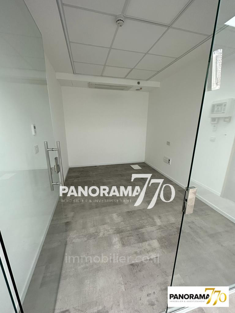 Offices 7 Rooms Ashdod Other 233-IBL-1381