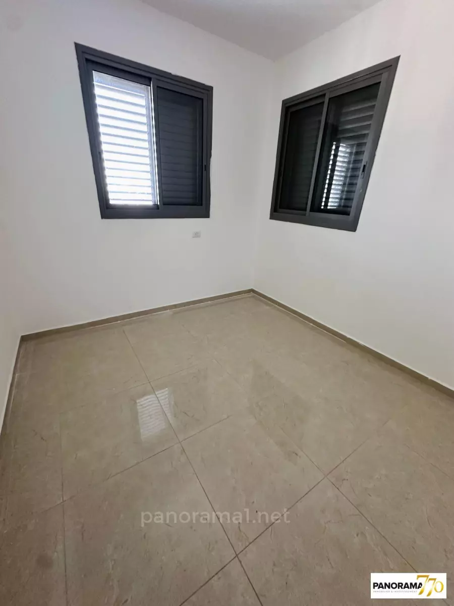 Apartment 5 Rooms Netivot Maarav 233-IBL-1521