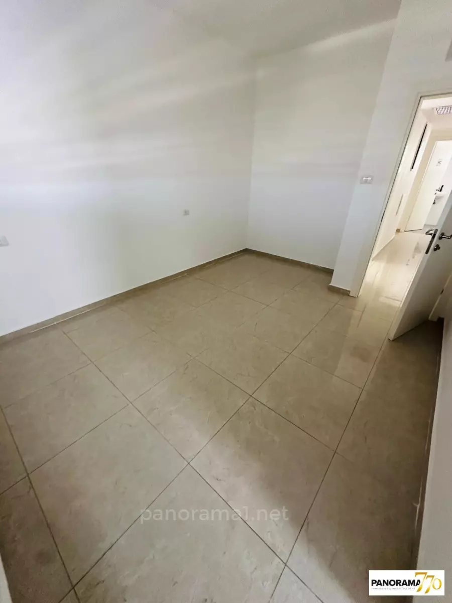 Apartment 5 Rooms Netivot Maarav 233-IBL-1521