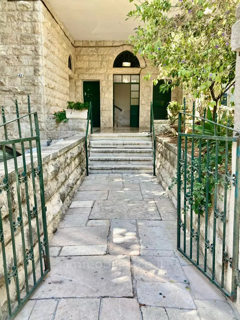 Apartment 4 rooms Jerusalem Mochava Germanit 245-IBL-1784