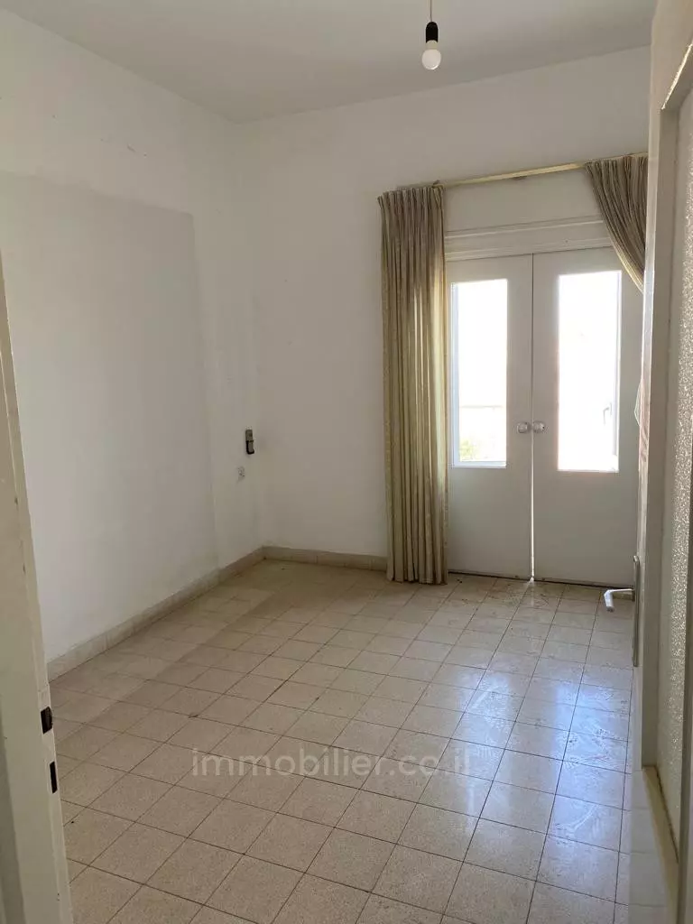 Apartment 4 rooms Jerusalem Talbieh 245-IBL-1800