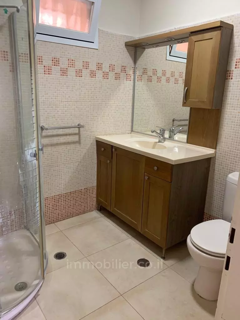 Apartment 5 rooms Jerusalem Talpiot 245-IBL-1806