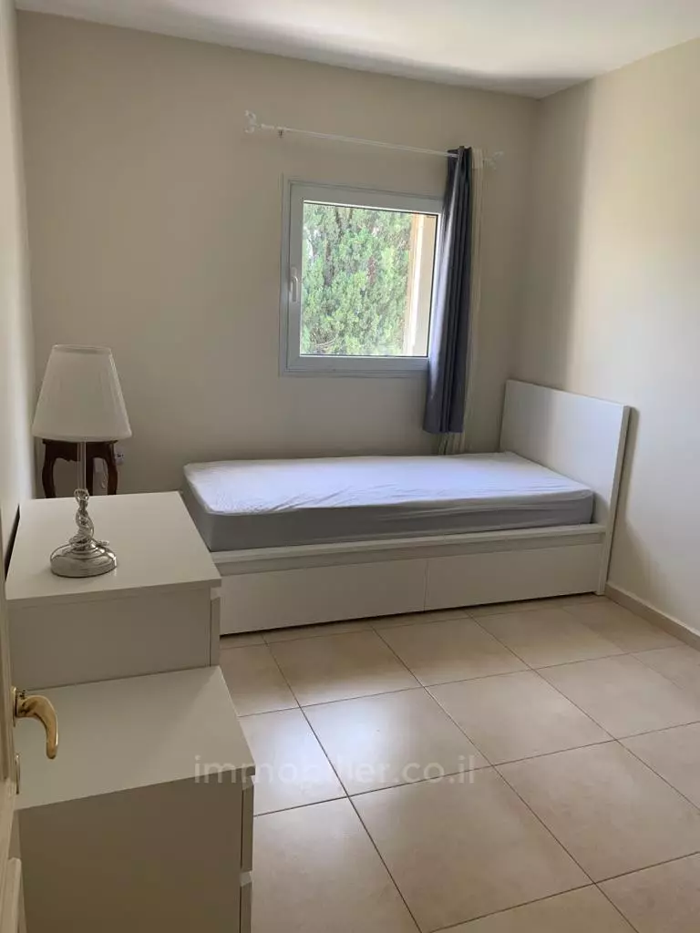 Apartment 5 rooms Jerusalem Talpiot 245-IBL-1806