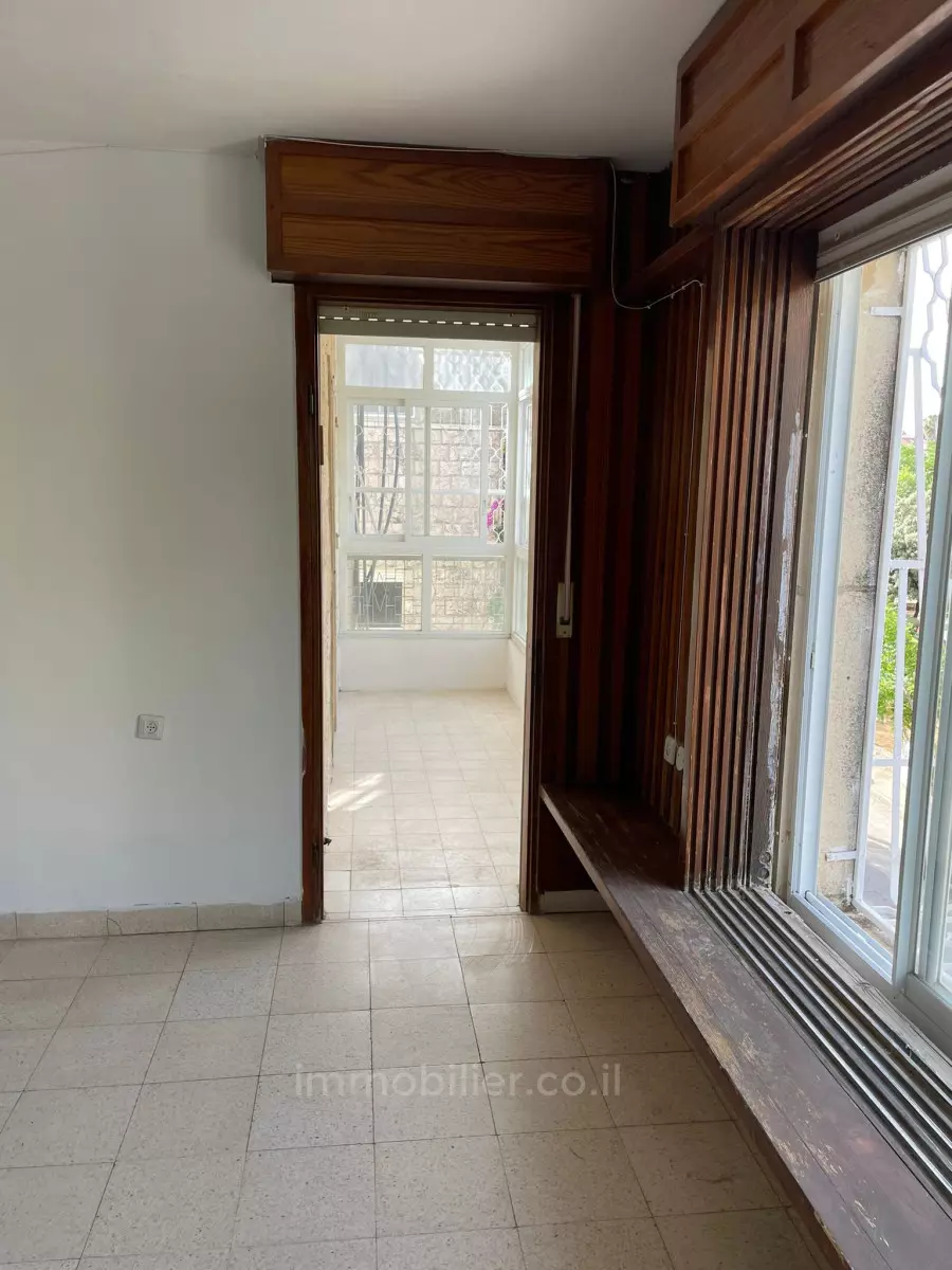 Apartment 4 rooms Jerusalem Baka 245-IBL-1813