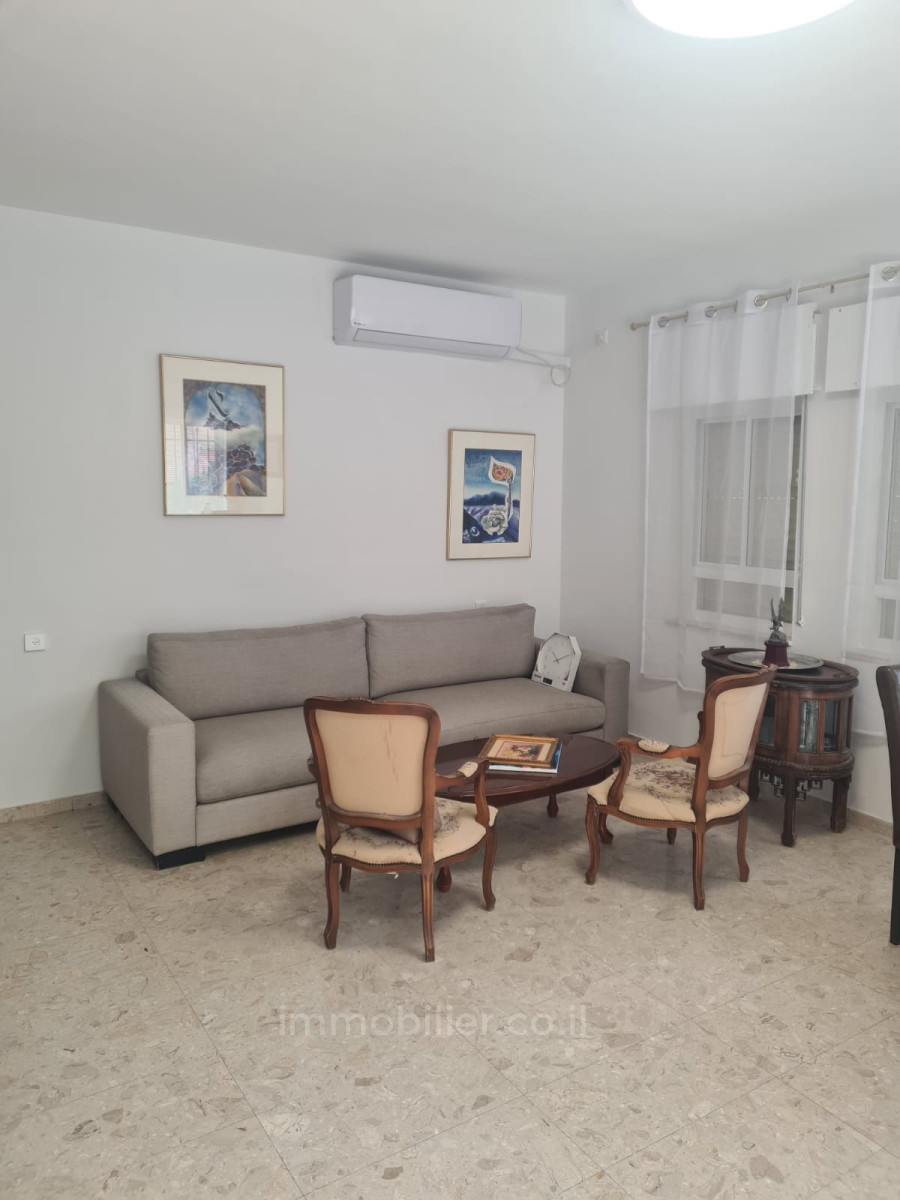 Apartment 4 Rooms Jerusalem Musrara 245-IBL-1823