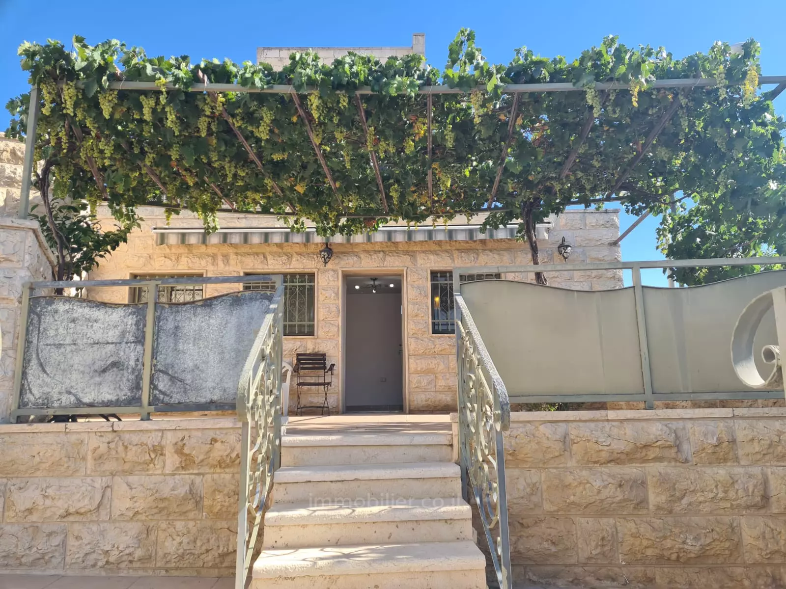 Apartment 2.5 rooms Jerusalem Abu Tor 245-IBL-1827