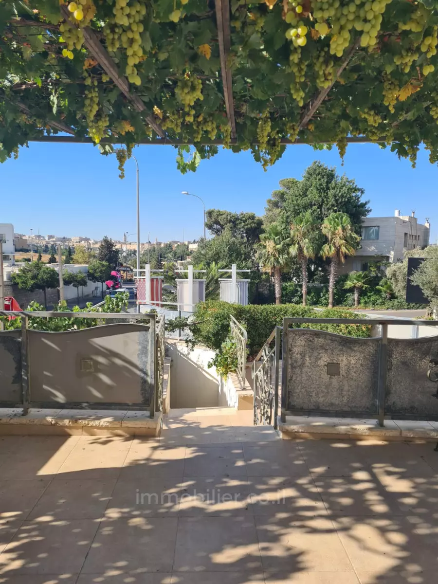 Apartment 2.5 rooms Jerusalem Abu Tor 245-IBL-1827