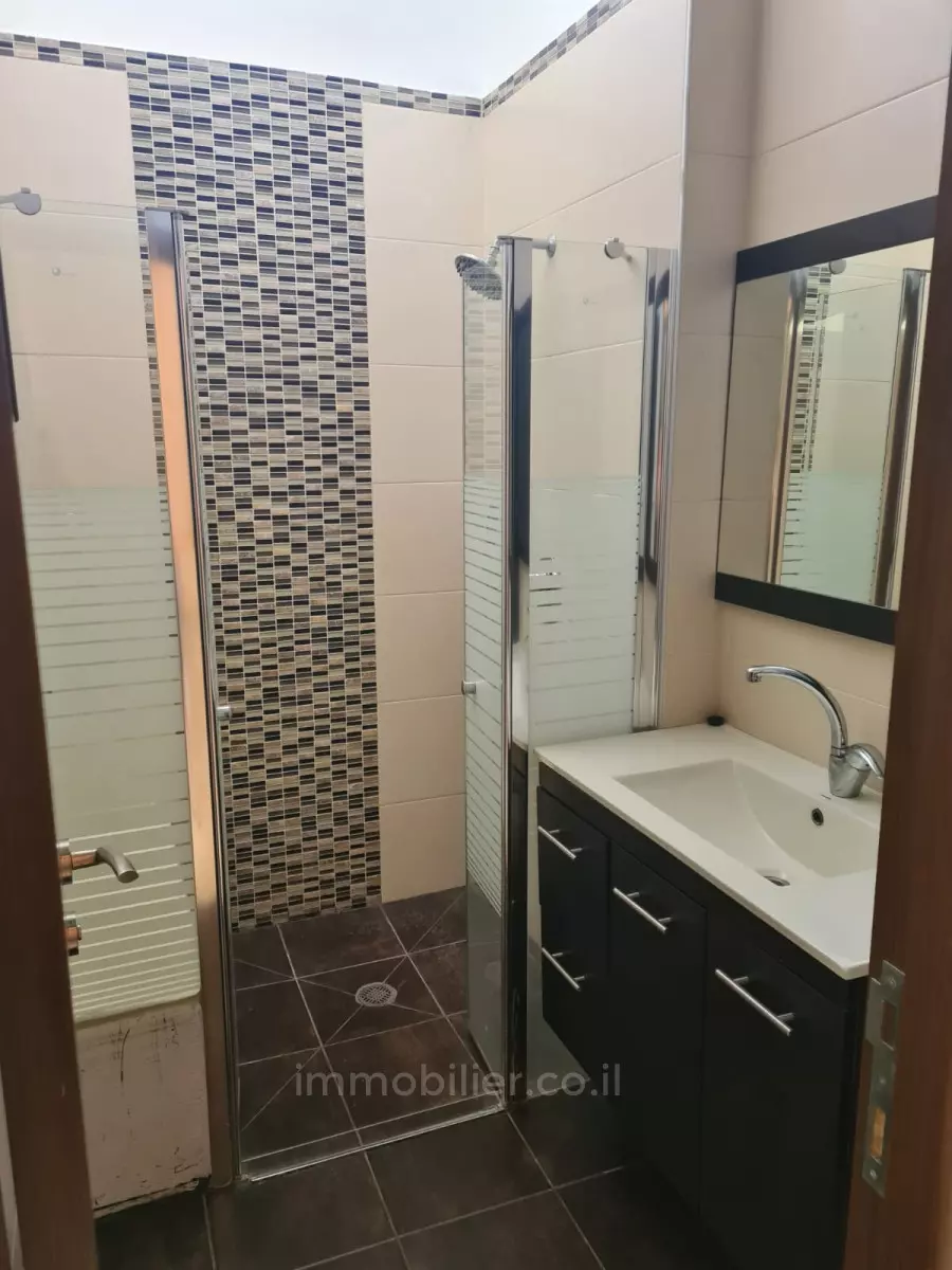 Apartment 2.5 rooms Jerusalem Abu Tor 245-IBL-1827