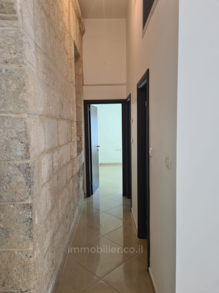 Apartment 2.5 Rooms Jerusalem Abu Tor 245-IBL-1827