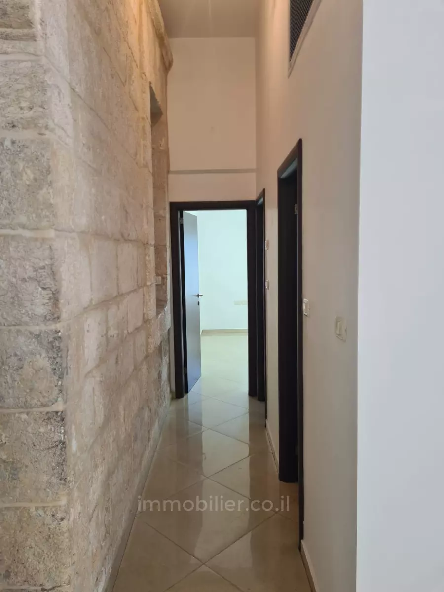 Apartment 2.5 rooms Jerusalem Abu Tor 245-IBL-1827