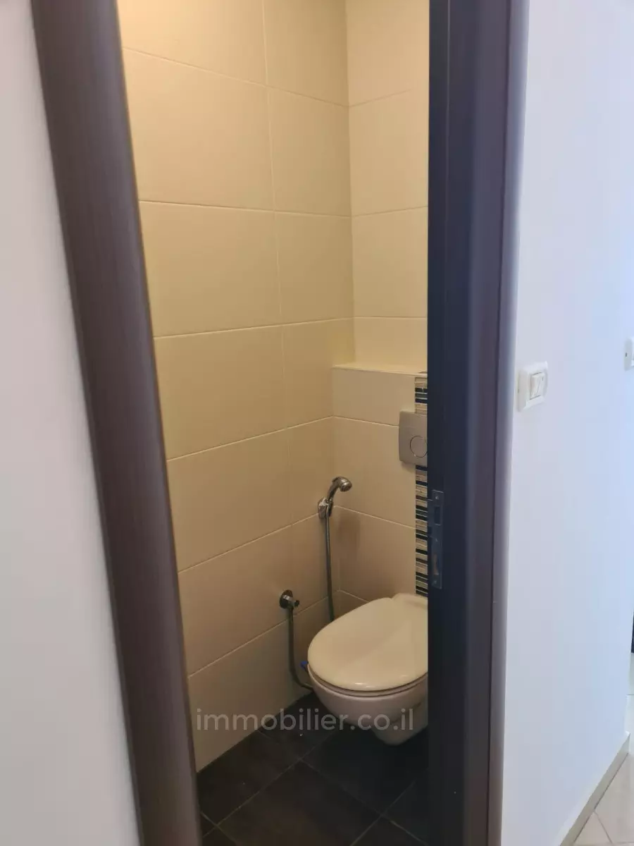 Apartment 2.5 rooms Jerusalem Abu Tor 245-IBL-1827