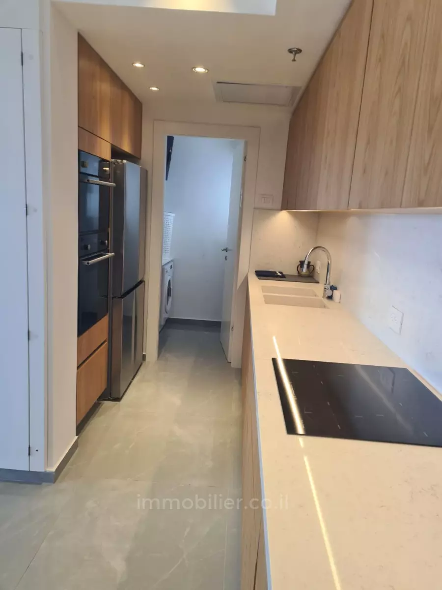 Apartment 3 rooms Jerusalem  245-IBL-1843