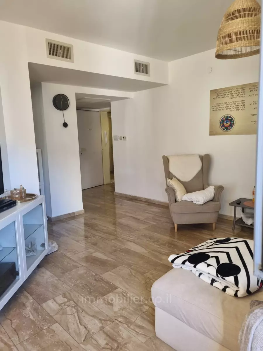 Apartment 3 rooms Jerusalem City center 245-IBL-1848