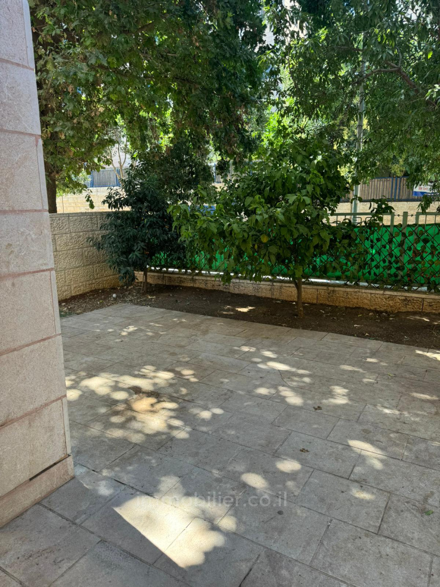 Ground floor 2.5 Rooms Jerusalem Arnona 245-IBL-1880