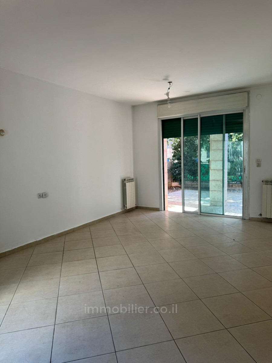 Ground floor 2.5 Rooms Jerusalem Arnona 245-IBL-1880