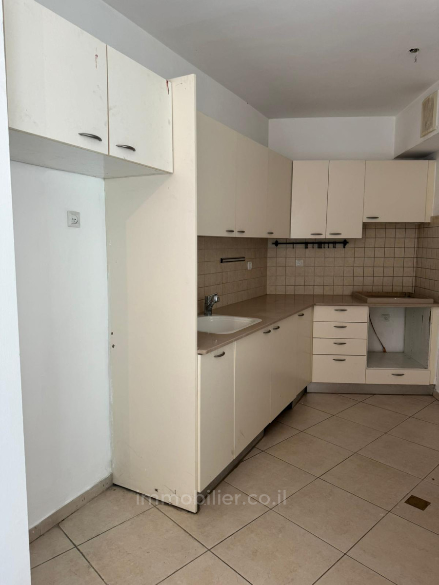 Ground floor 2.5 Rooms Jerusalem Arnona 245-IBL-1880