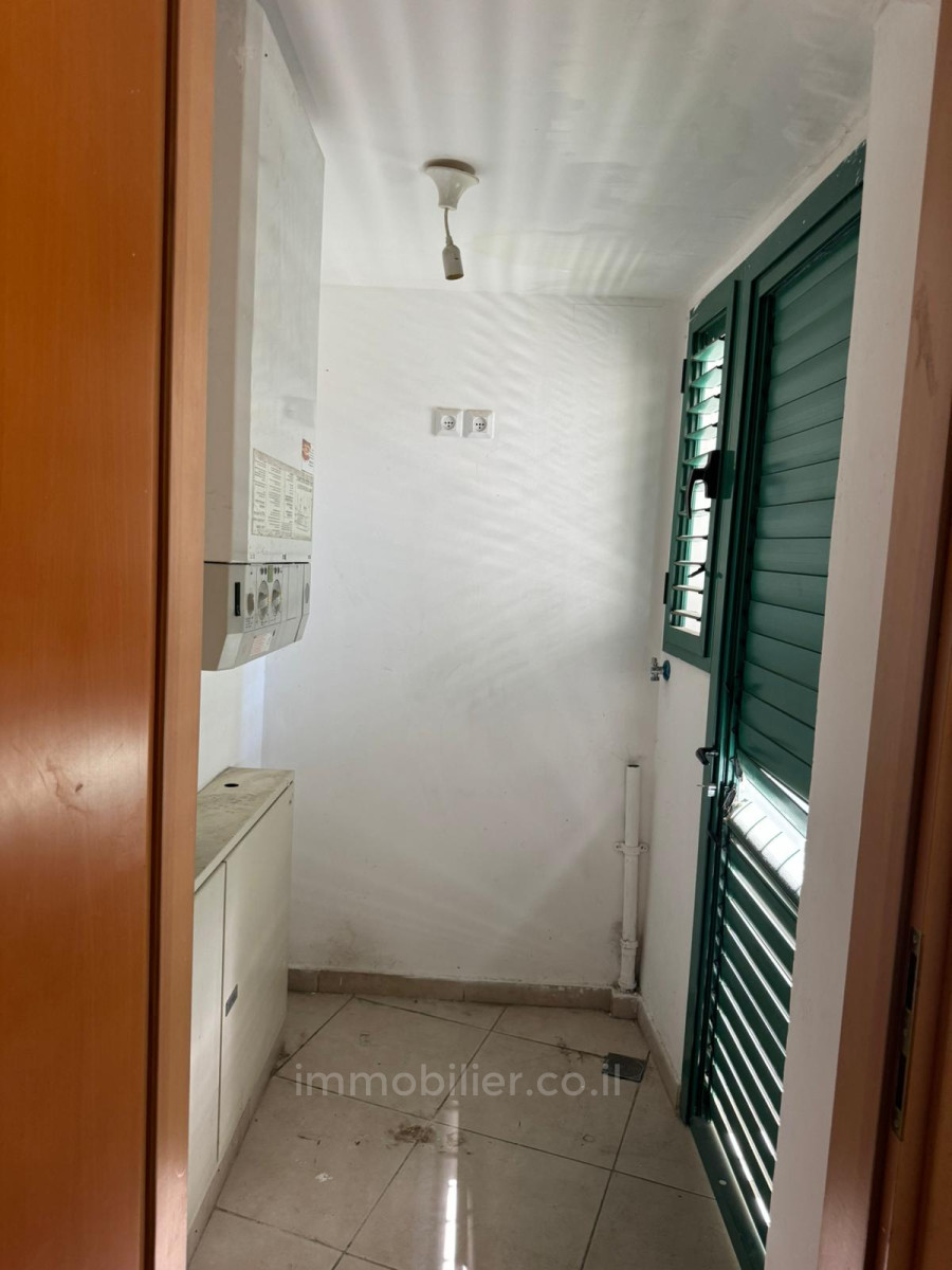 Ground floor 2.5 Rooms Jerusalem Arnona 245-IBL-1880