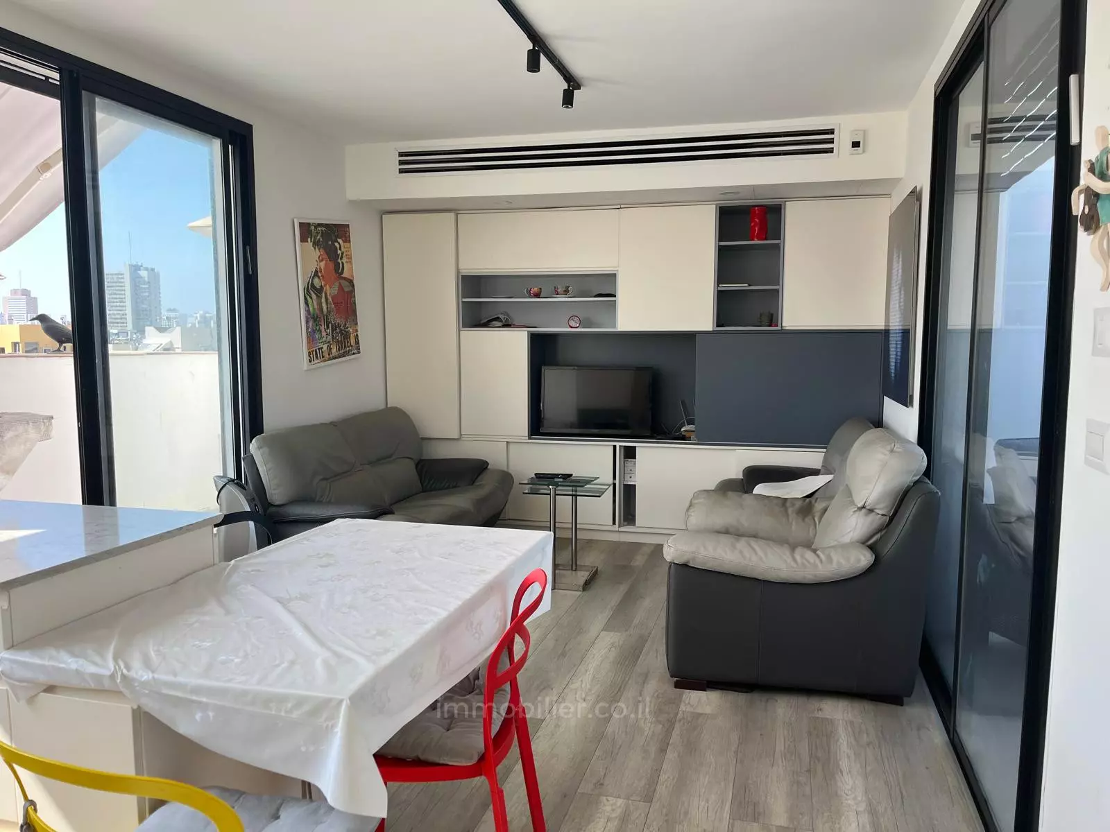 Duplex 4 Rooms Tel Aviv Lev Tel-Aviv 245-IBL-1888