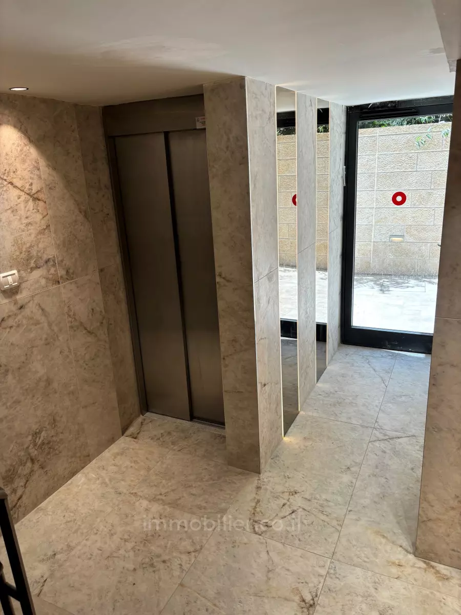 Apartment 4 Rooms Jerusalem Kiryat Moshe 245-IBL-1892