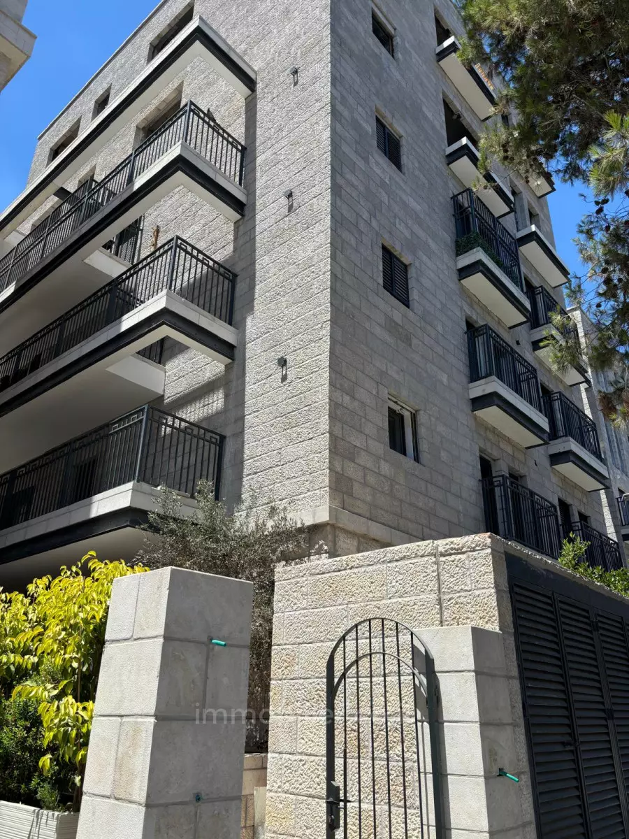 Apartment 4 Rooms Jerusalem Kiryat Moshe 245-IBL-1892