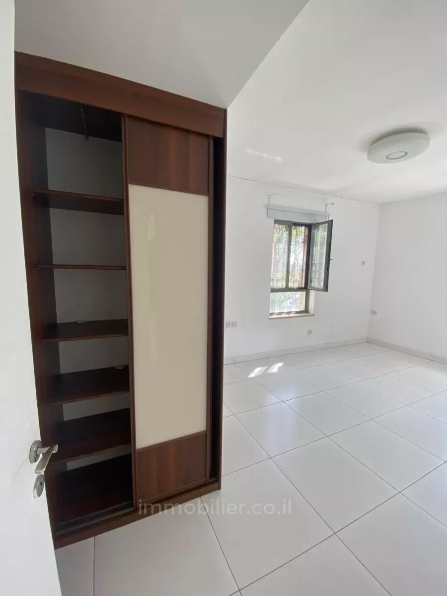 Apartment 4 Rooms Jerusalem Baka 245-IBL-1895