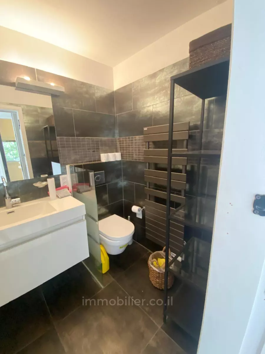 Apartment 4 Rooms Jerusalem Baka 245-IBL-1895