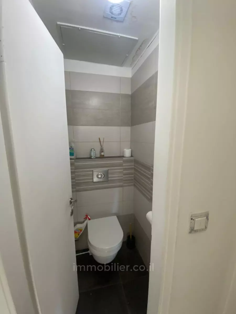 Apartment 4 Rooms Jerusalem Baka 245-IBL-1895