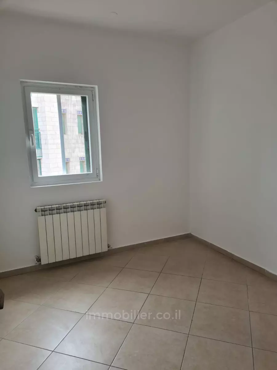 Apartment 3 rooms Jerusalem Baka 245-IBL-1902