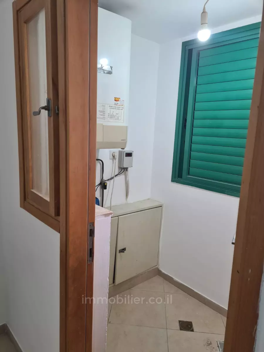 Apartment 3 rooms Jerusalem Baka 245-IBL-1902