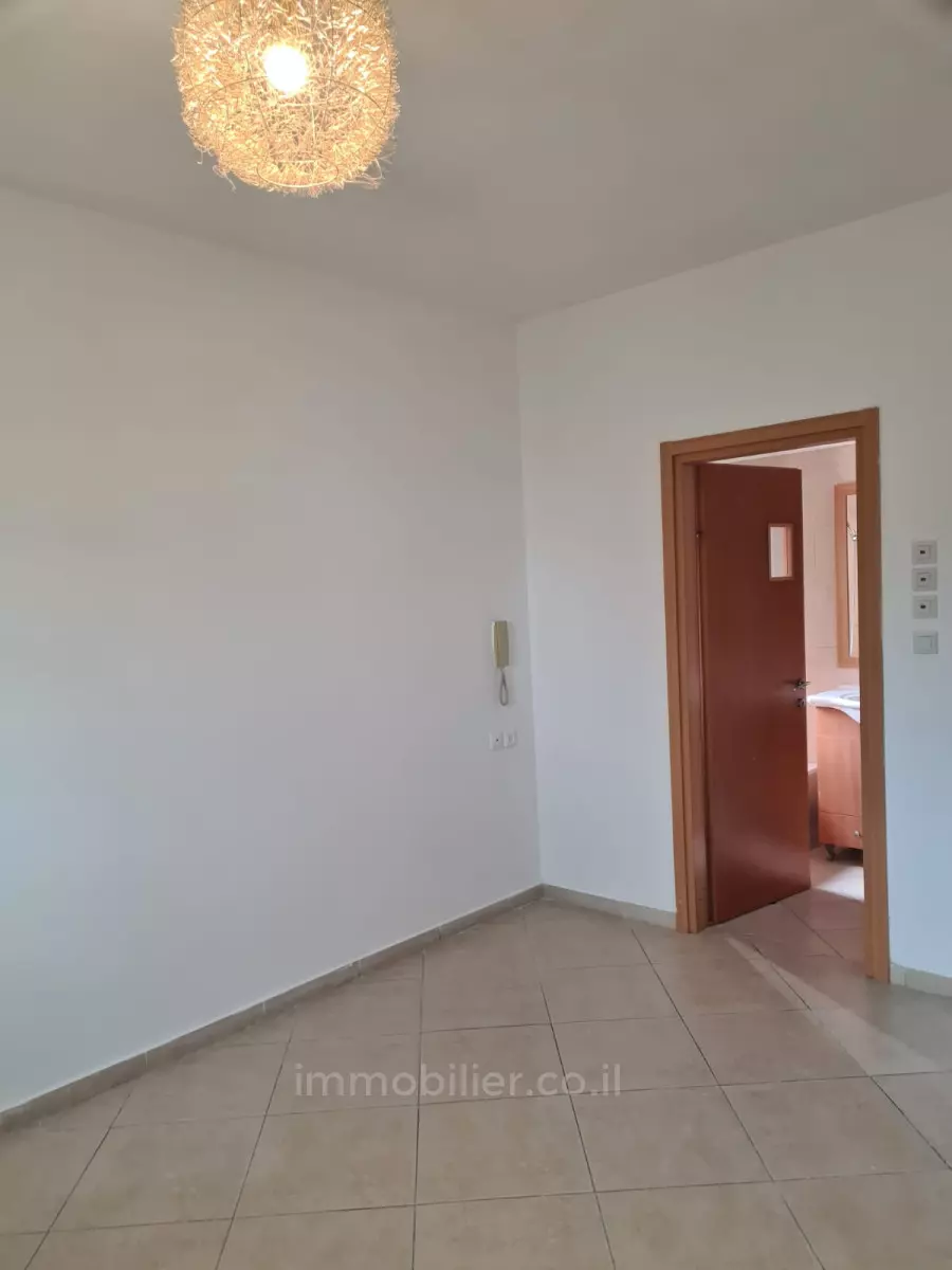 Apartment 3 rooms Jerusalem Baka 245-IBL-1902