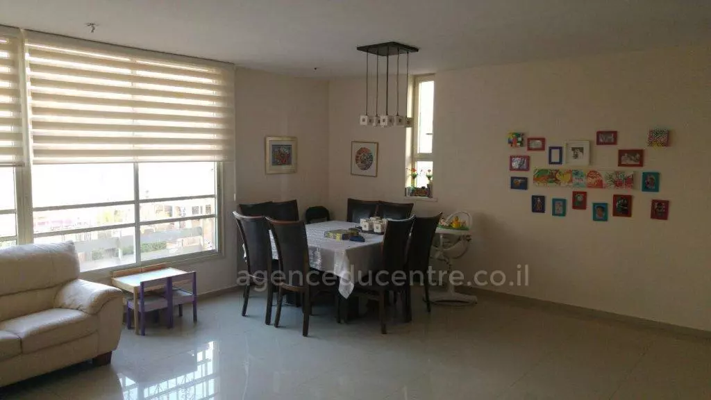 Apartment 4 rooms Netanya City center 281-IBL-432