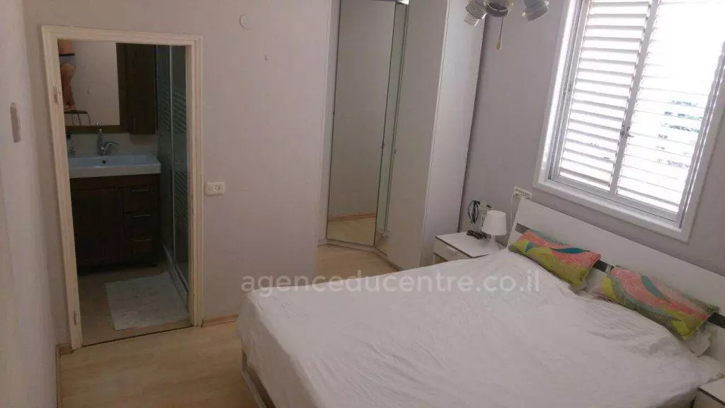 Apartment 4 rooms Netanya City center 281-IBL-432