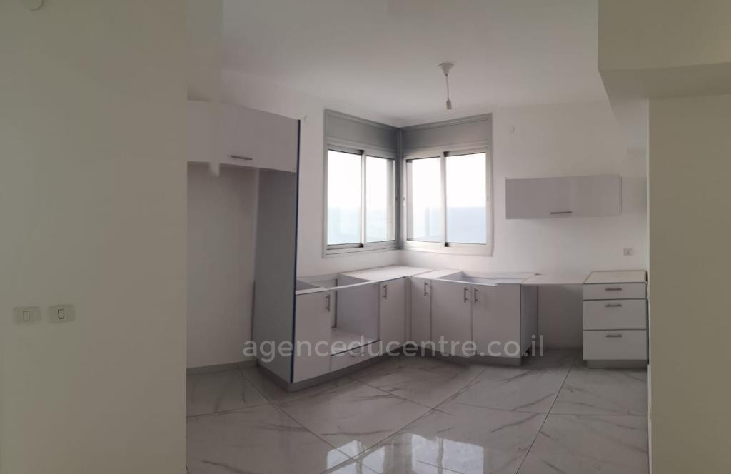 Apartment 4 Rooms Netanya Sea 281-IBL-539