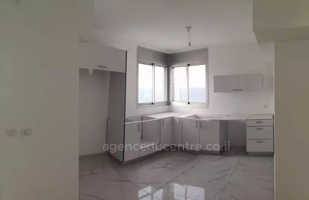 Apartment 4 rooms Netanya Sea 281-IBL-539