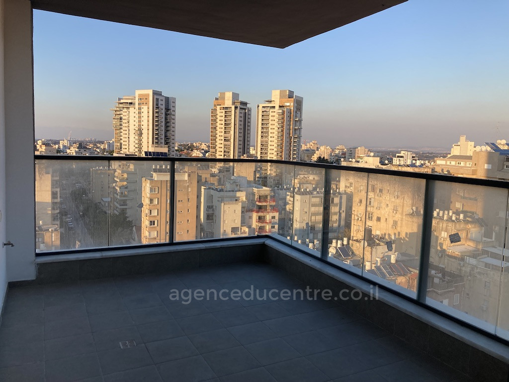 Apartment 4 Rooms Netanya City center 281-IBL-540