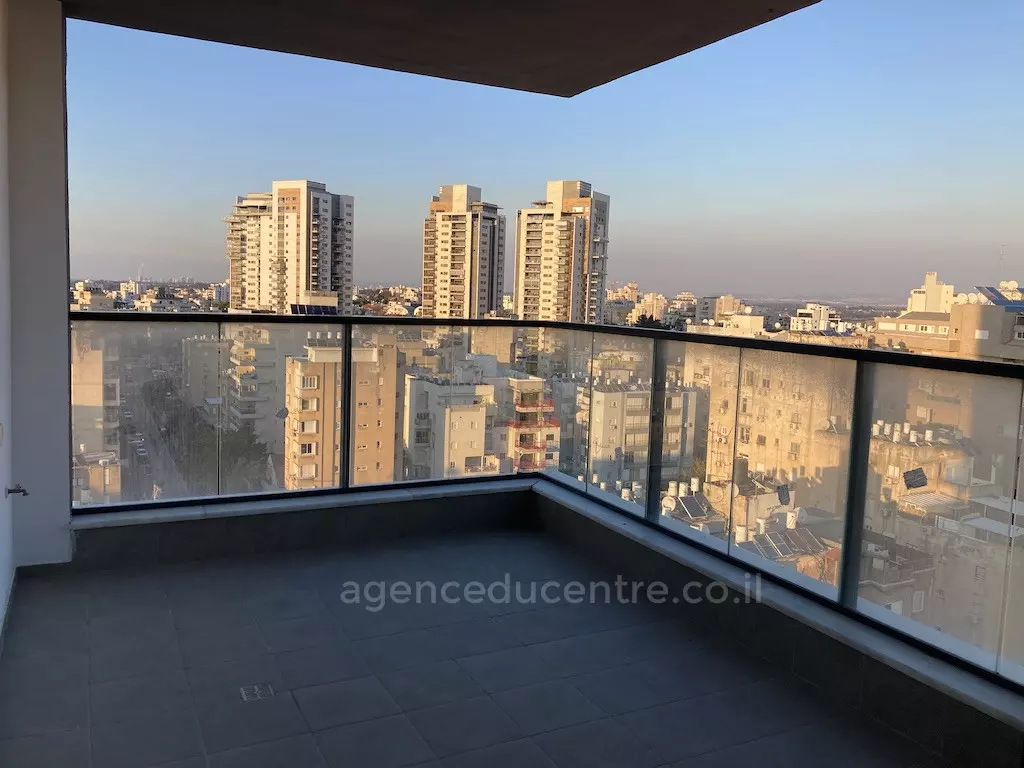 Apartment 4 rooms Netanya City center 281-IBL-540