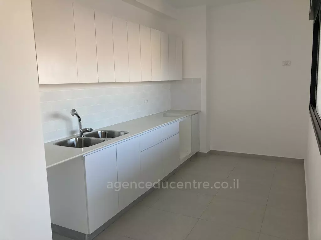 Apartment 4 rooms Netanya City center 281-IBL-540