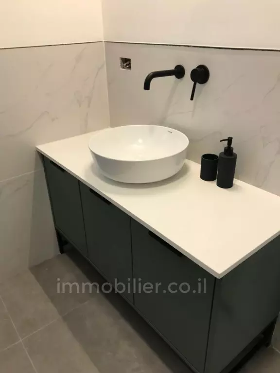 Apartment 3 rooms Tel Aviv Bazel 291-IBL-683